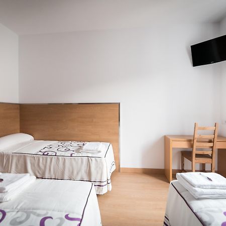 Hostal Carracedo Hotel Мадрид Екстериор снимка