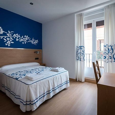 Hostal Carracedo Hotel Мадрид Екстериор снимка