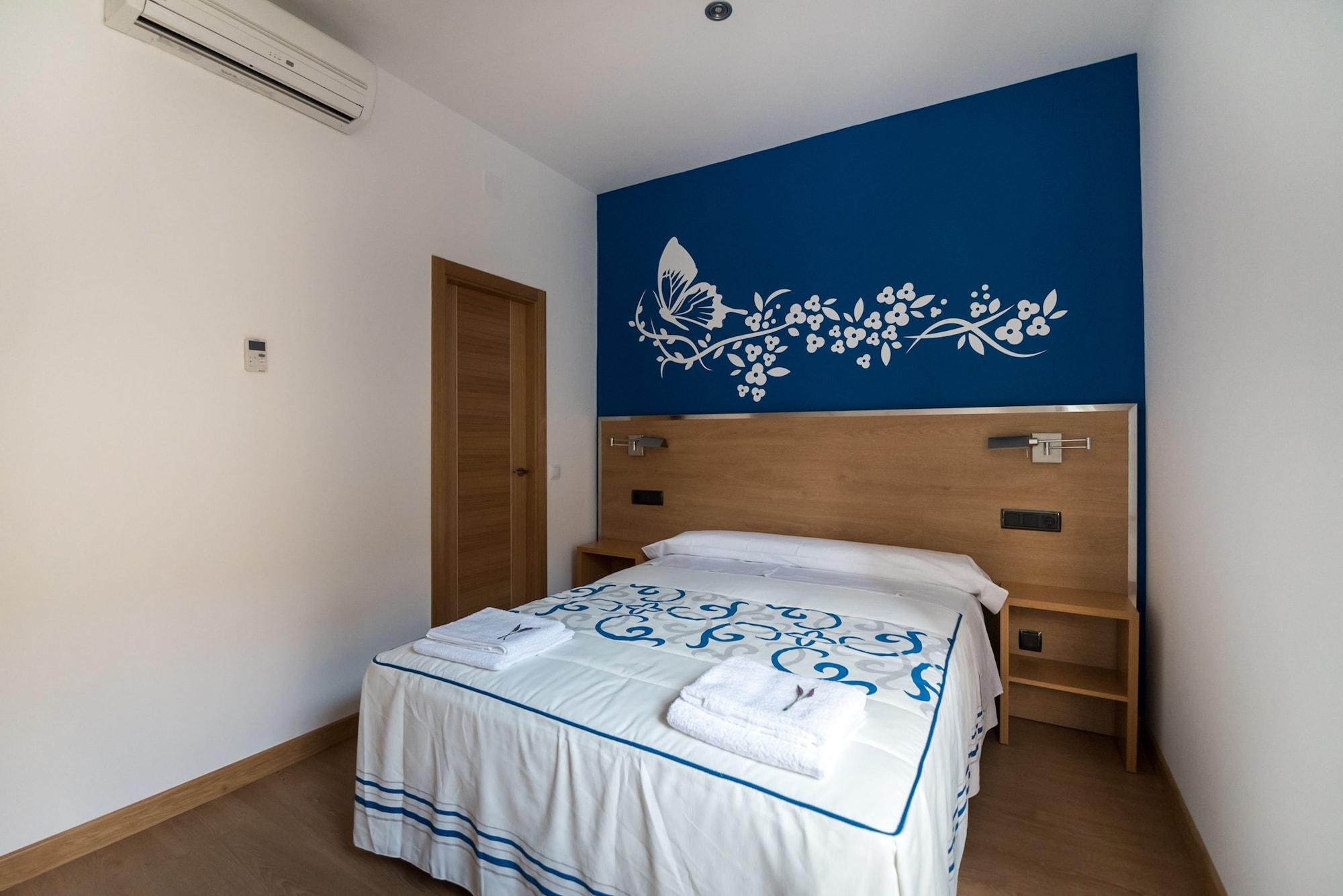 Hostal Carracedo Hotel Мадрид Екстериор снимка