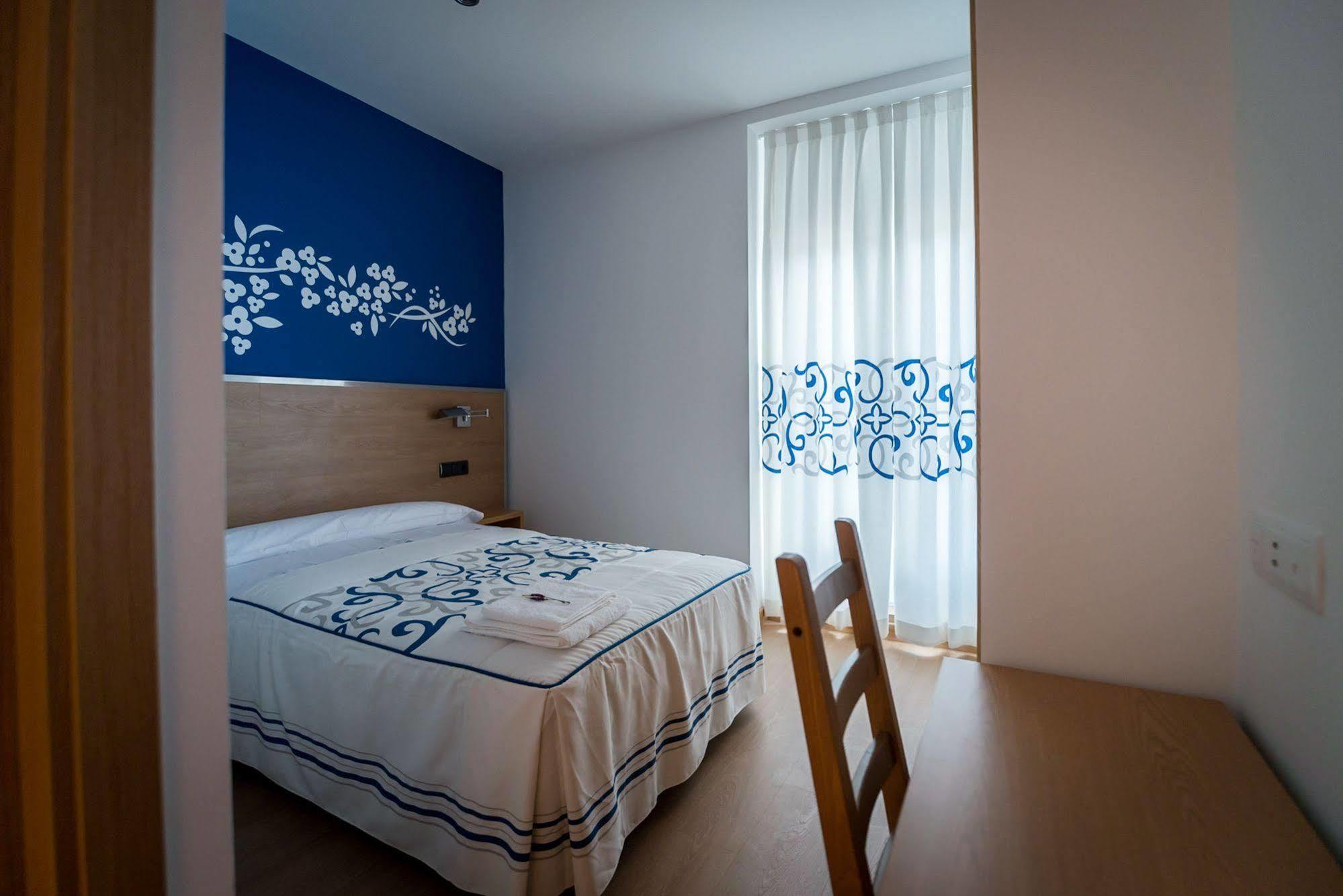 Hostal Carracedo Hotel Мадрид Екстериор снимка